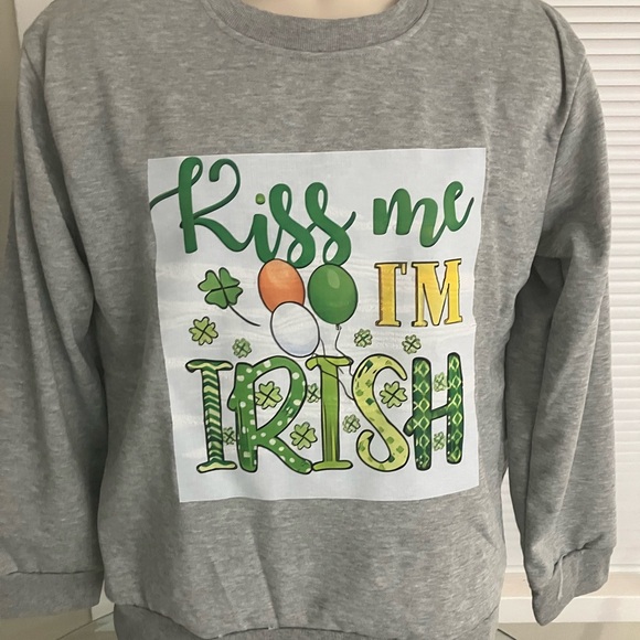 Gray 'Kiss Me I'm Irish' Sweatshirt - Picture 1 of 4